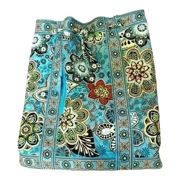 Vera Bradley drawstring bag.  Excellent Used Condition - Picture 3 of 6